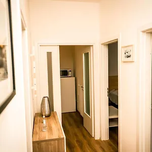Hostly - Nicole - 2br In Full Center Apartment